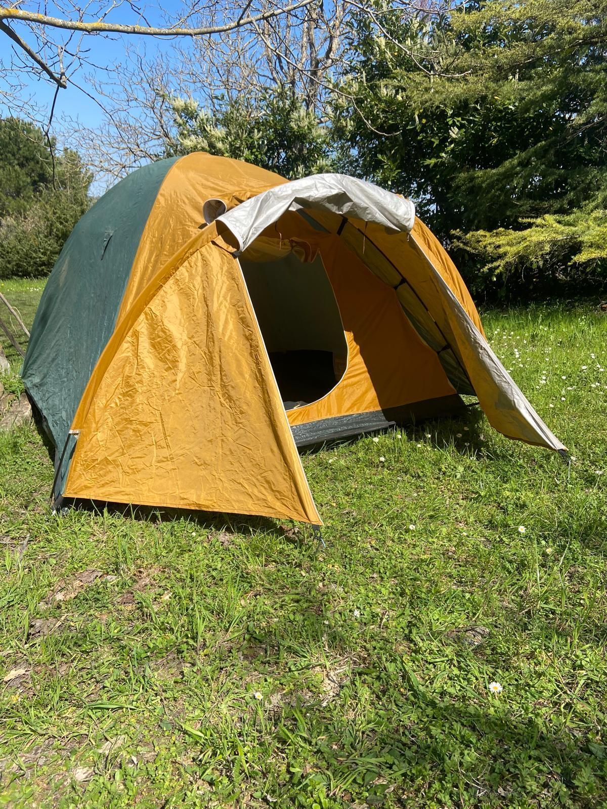 Tenda montata per 2 persone nel bosco in Romagna
