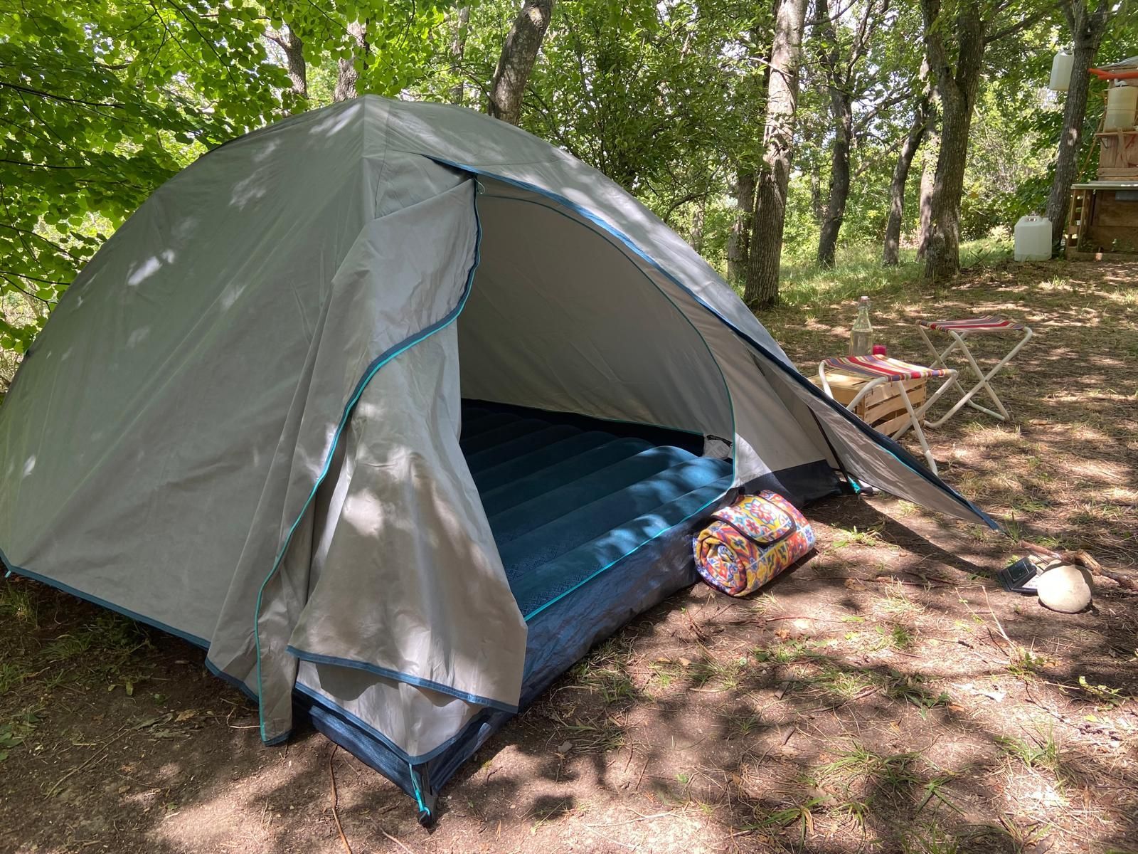 Tenda montata per 2 persone nel bosco in Romagna
