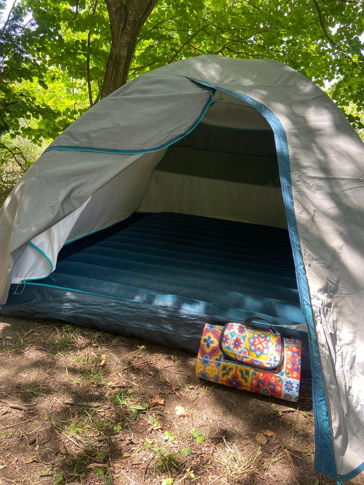 Tenda montata per 2 persone nel bosco in Romagna