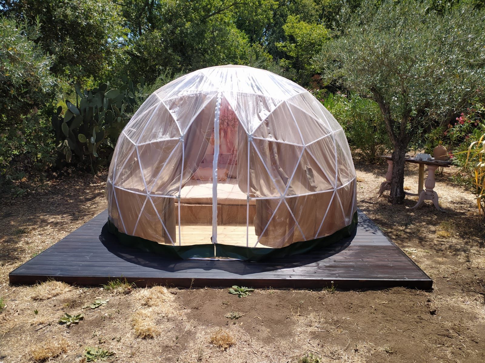 Glamping sotto le stelle in cupola geodetica in Sicilia