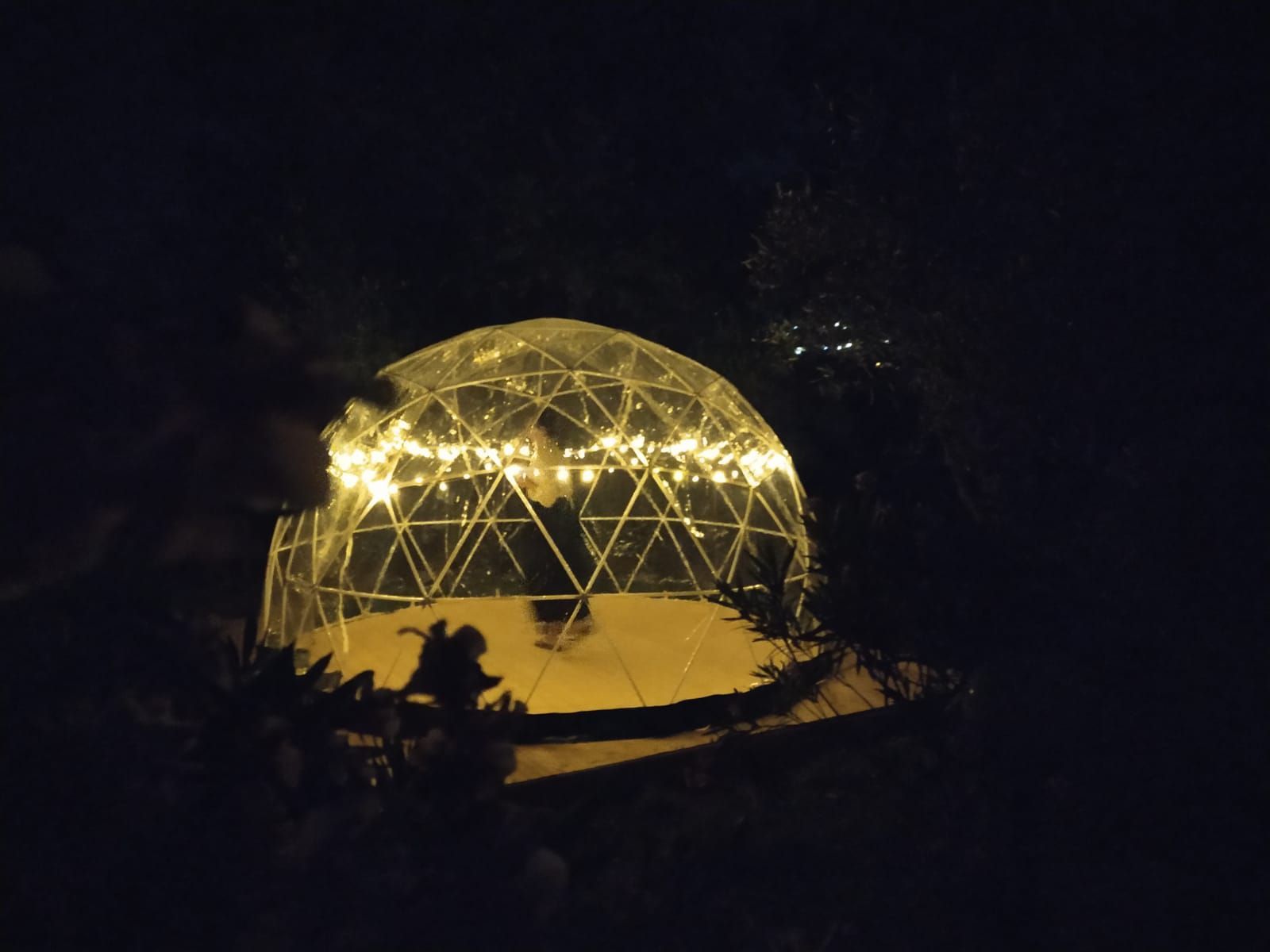 Glamping sotto le stelle in cupola geodetica in Sicilia