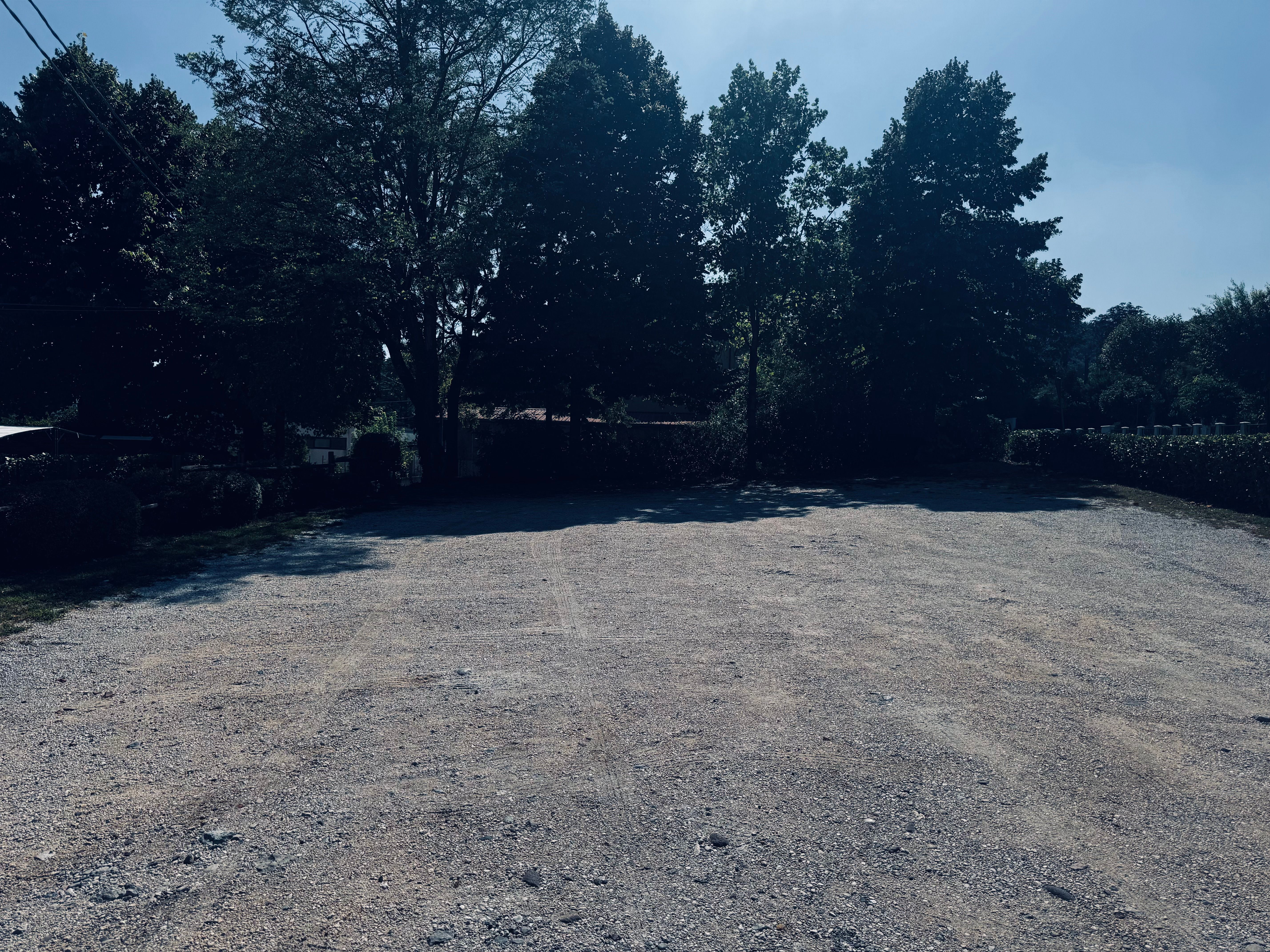 PARCHEGGIO E GIARDINO CAMPER/AUTO/CARAVAN/ TENDE