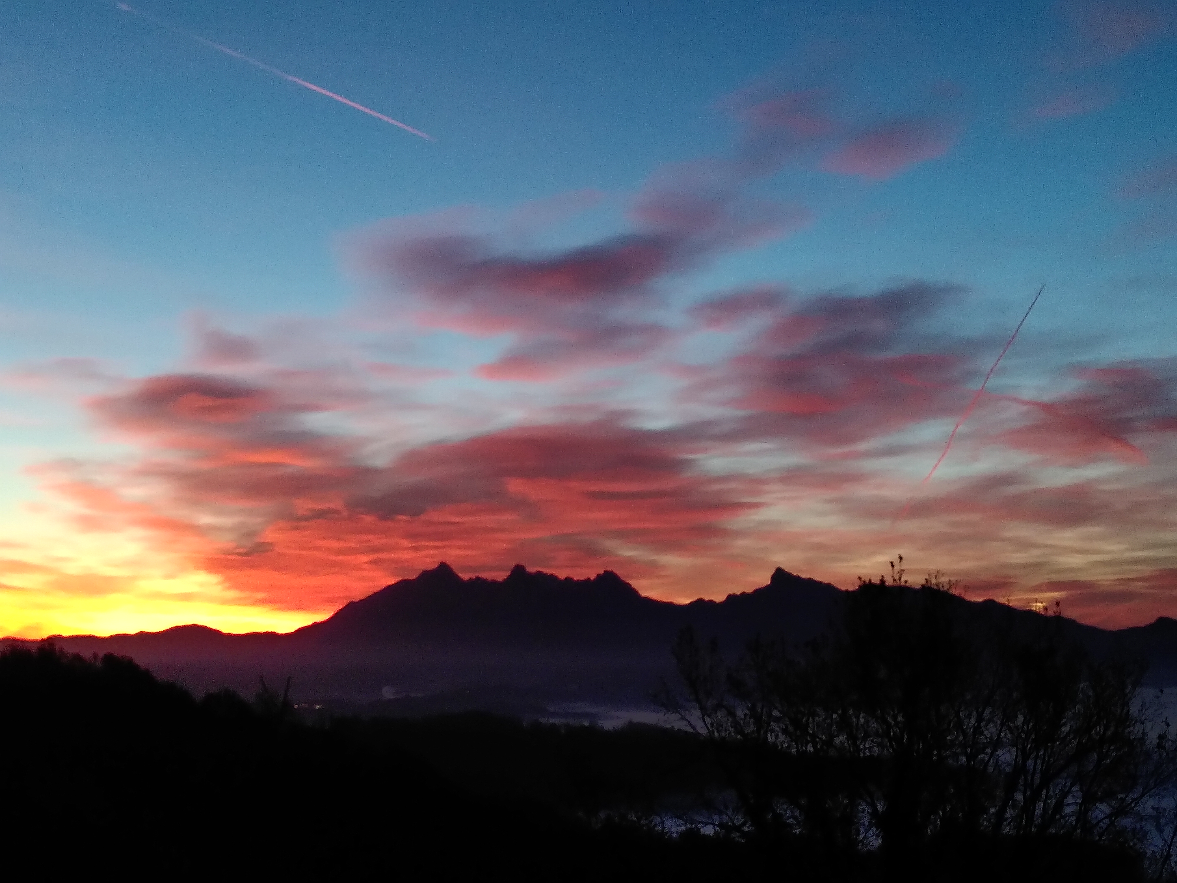 Agricamping en las colinas de Lunigiana con vistas a los Alpes Apuanos