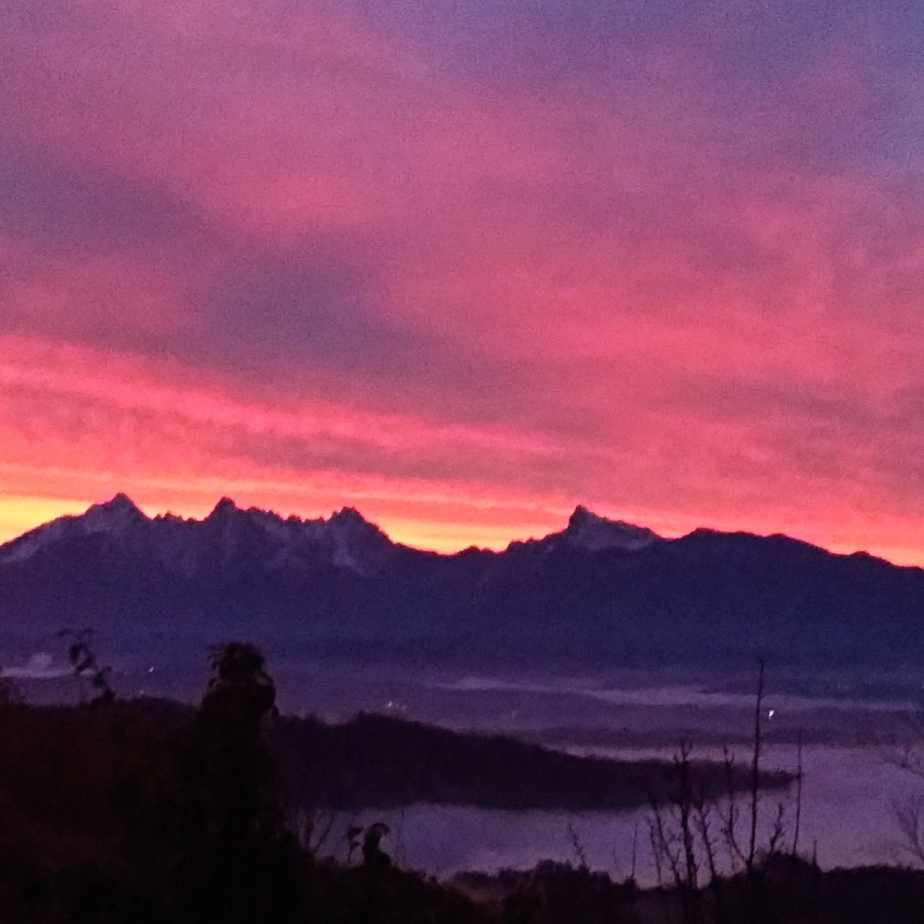 Agricamping en las colinas de Lunigiana con vistas a los Alpes Apuanos
