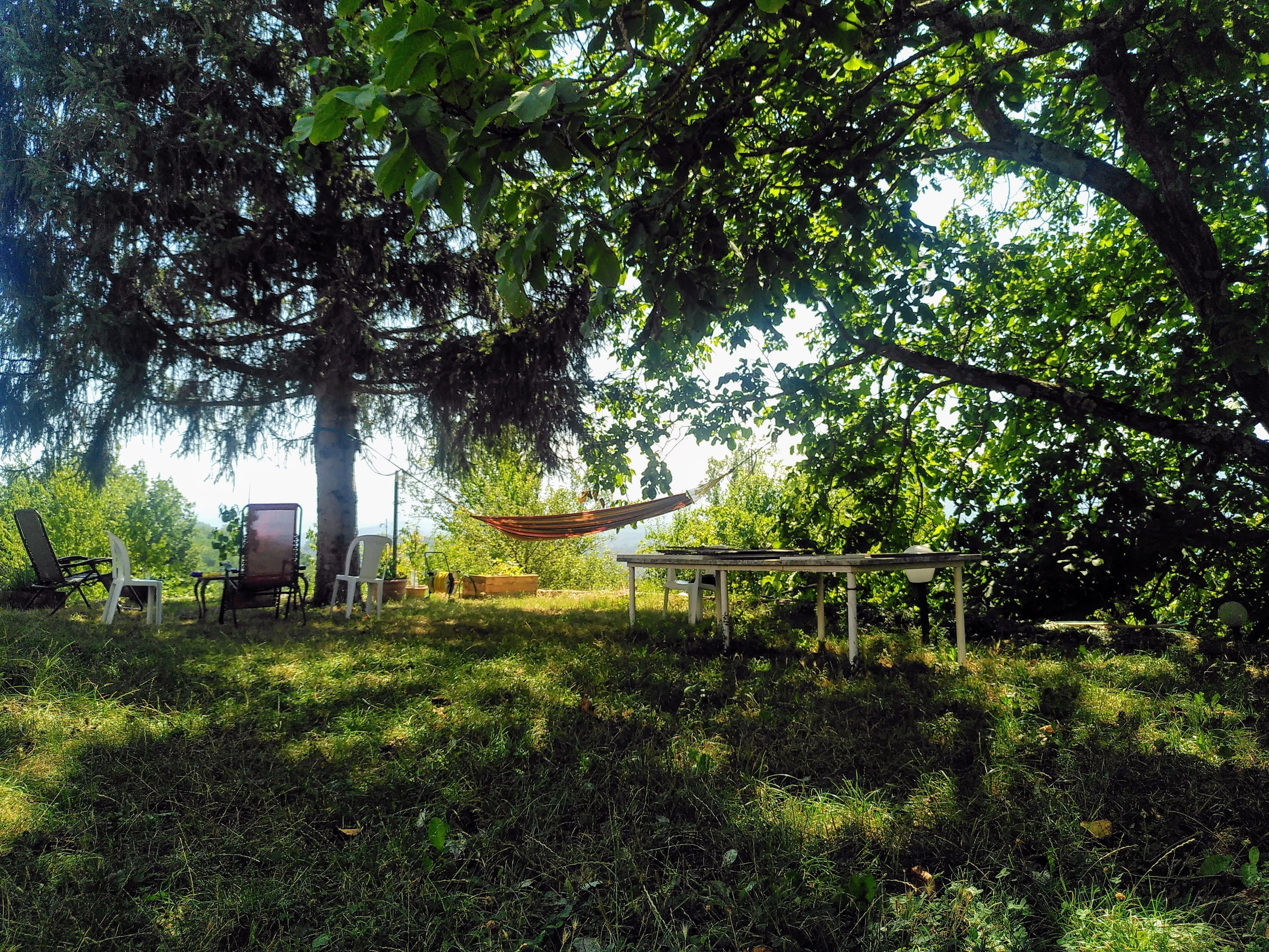 Agricamping en las colinas de Lunigiana con vistas a los Alpes Apuanos