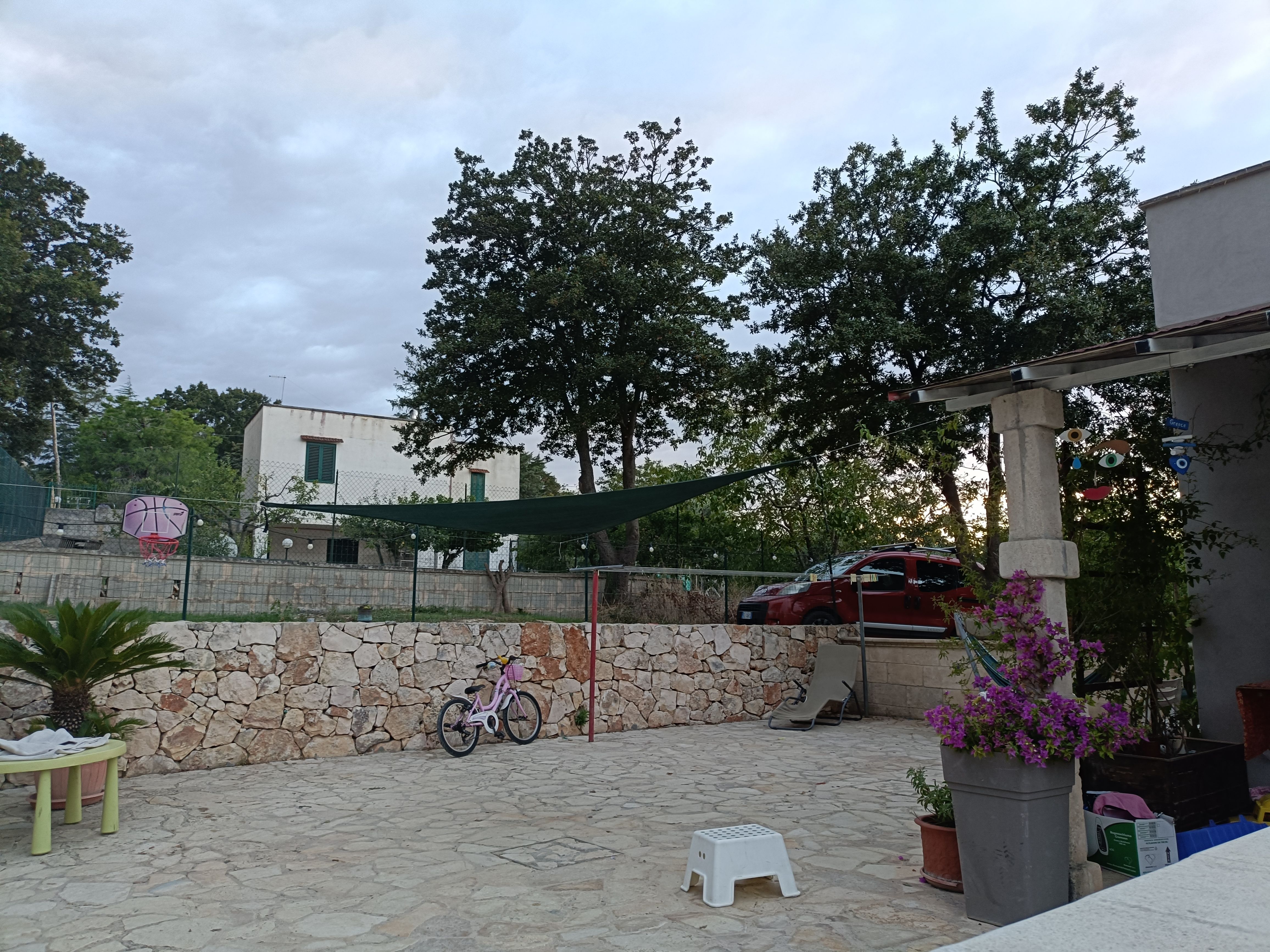 Camping immerso tra i trulli a un passo dal mare