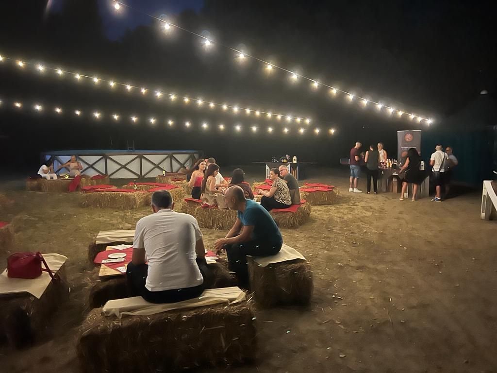 Area sosta camper, roulottes, piazzola per tenda, Il Boschetto Natural Village – Parco Natura