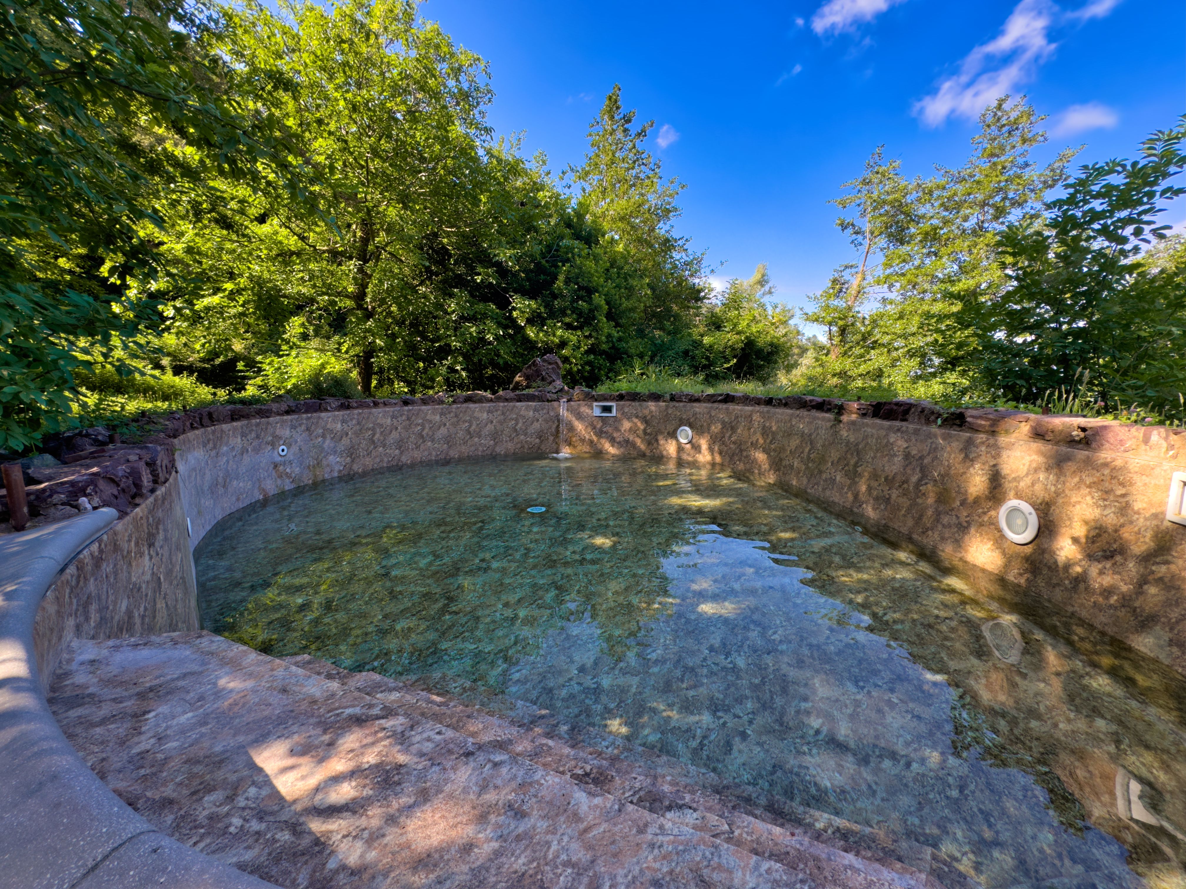 Le Sorgenti del Gromolo: camera con bagno privato nel bosco e colazione inclusa