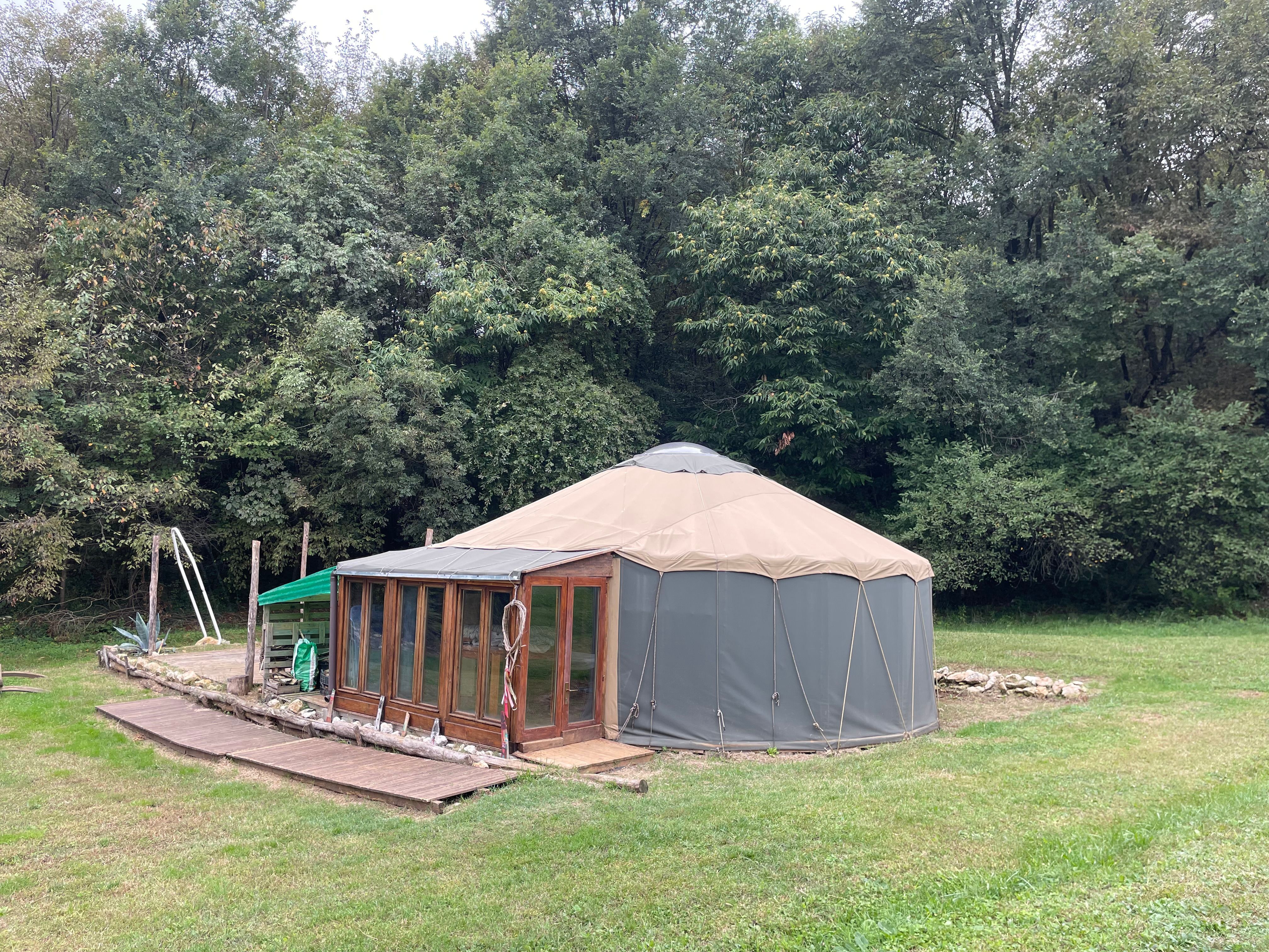 Yurta immersa nei boschi dei Colli Berici