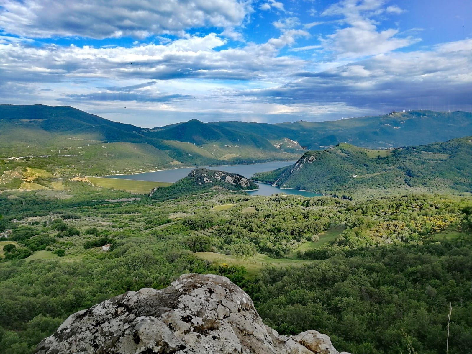 Between mountain and sea...