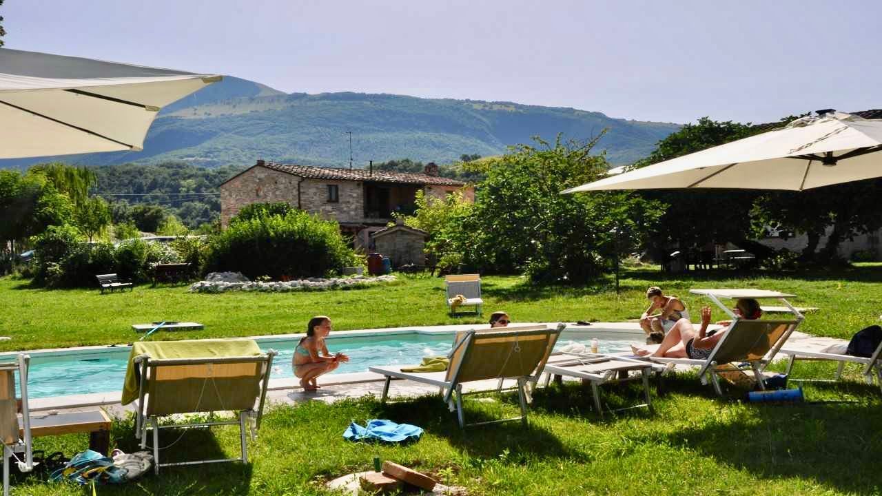 Il Fiordaliso - Relax in camper o roulotte tra montagne e natura a Sarnano