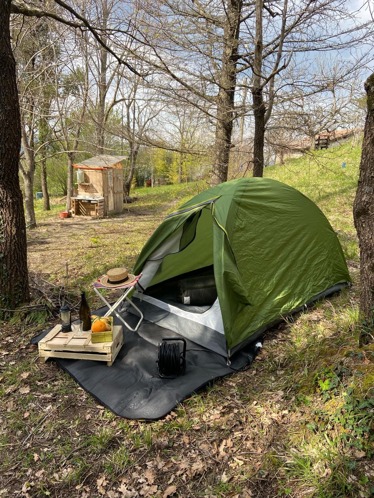 Tenda montata per 1 persona nei boschi della Romagna