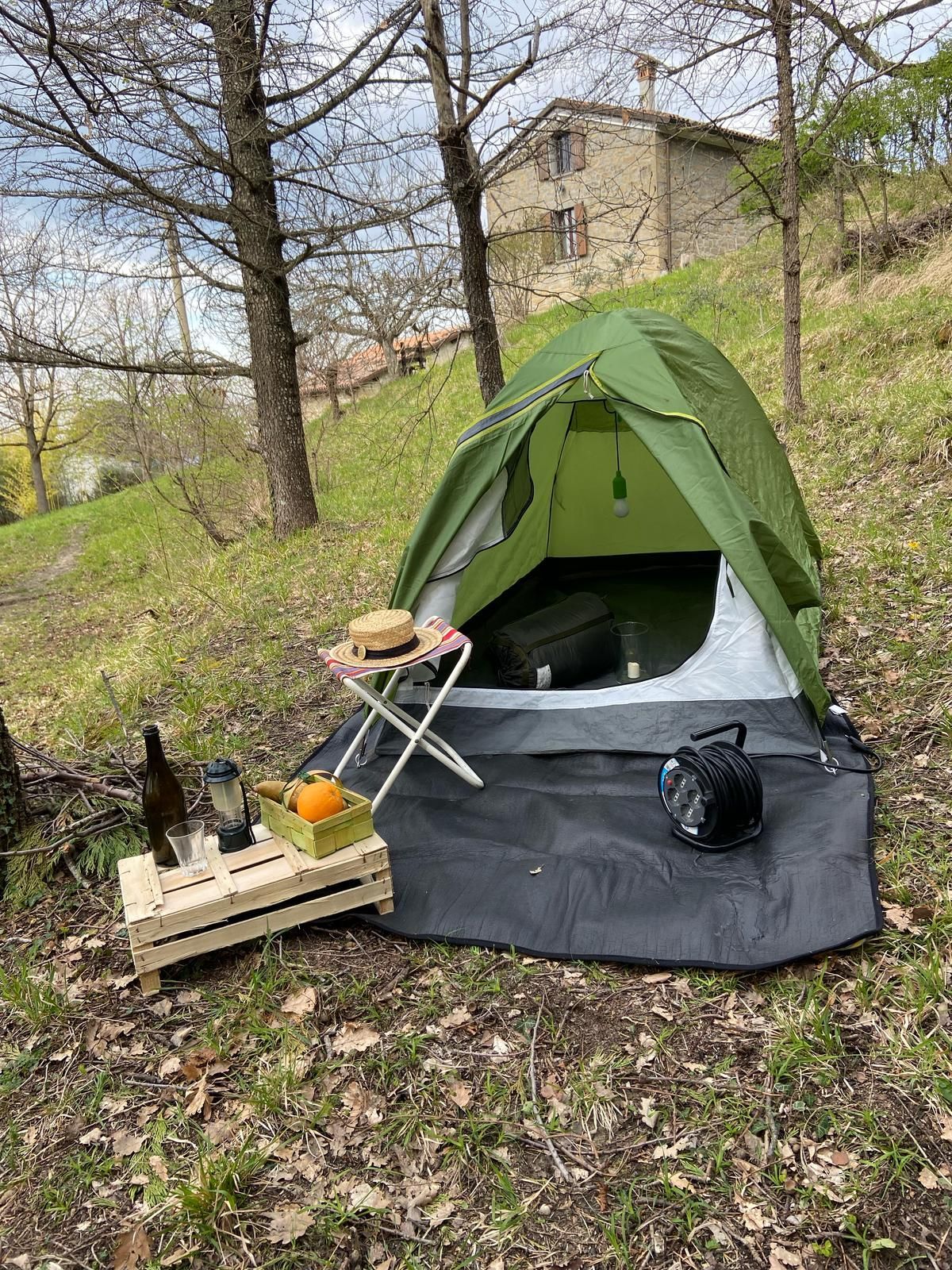 Tenda montata per 1 persona nei boschi della Romagna