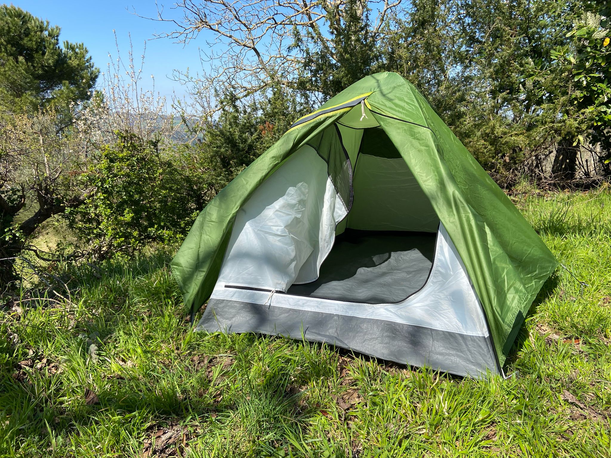 Tenda montata per 1 persona nei boschi della Romagna