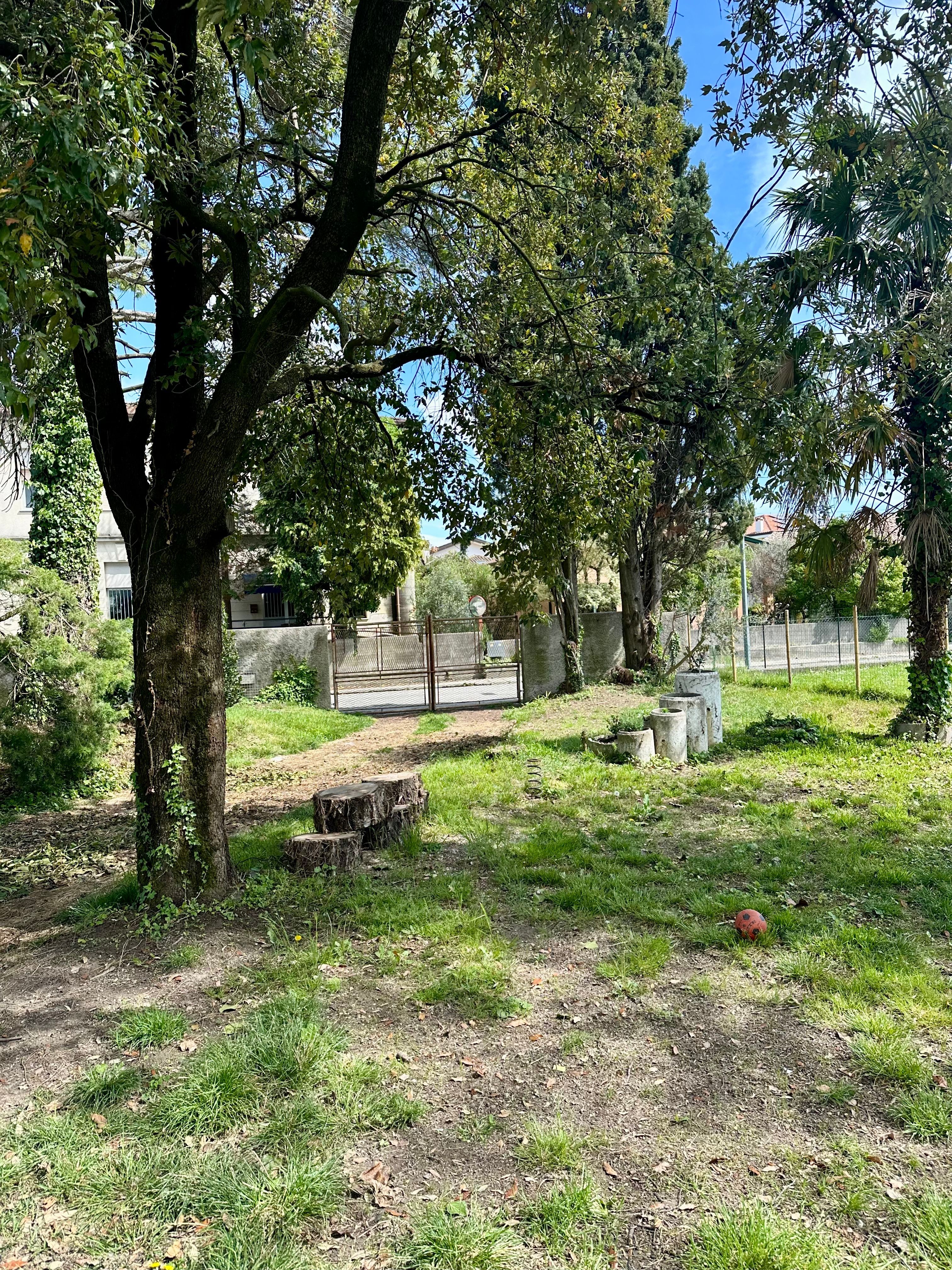 Large and spacious garden with adjoining B&B